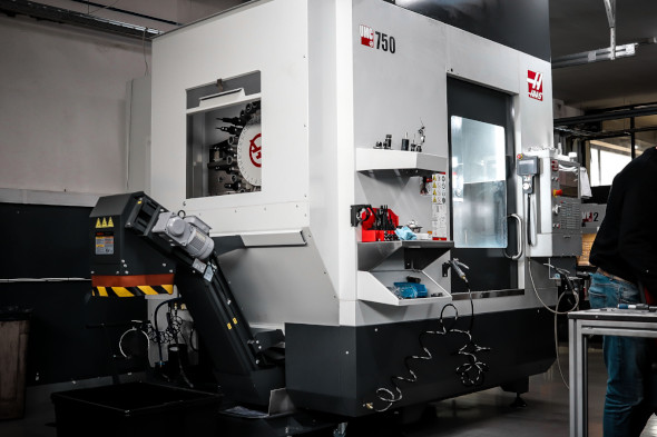 HAAS UMC 750 – 5-AXIS MILLING MACHINE